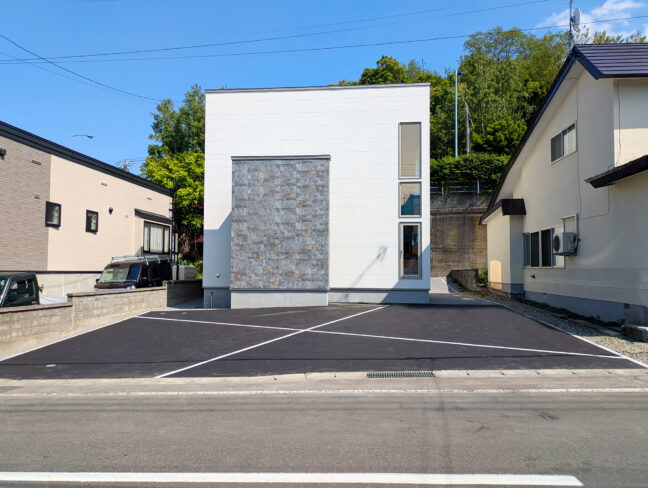 小樽市T様邸　－シンプルな建物を引き立てる新築外構－